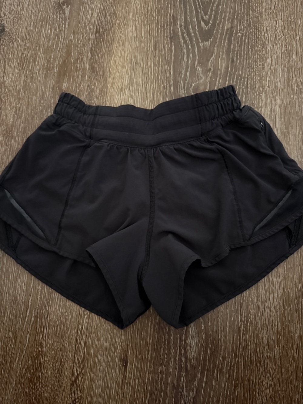 lululemon athletica Black hotty hot low-rise lined shorts 2” size 0